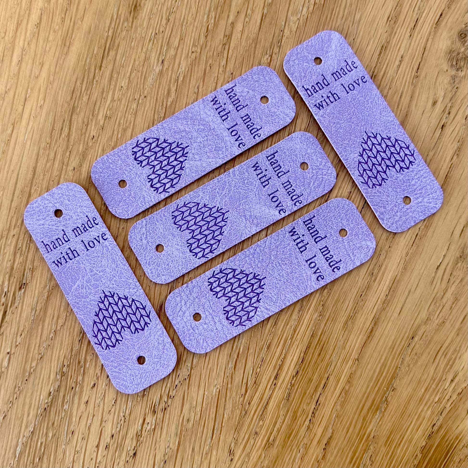 Étiquette de finition en simili cuir