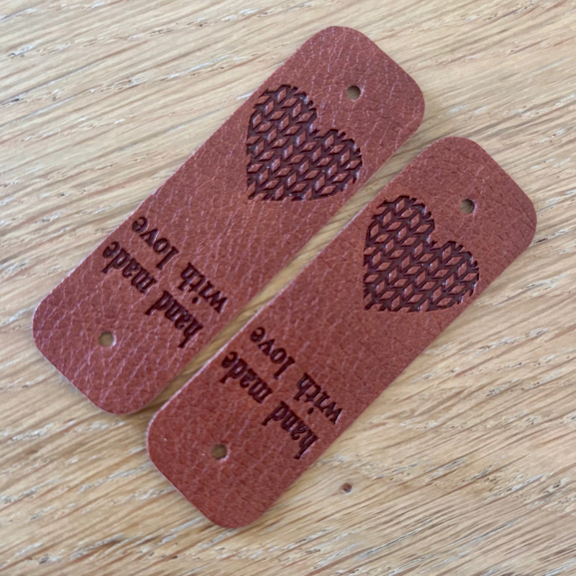 Étiquette de finition en simili cuir