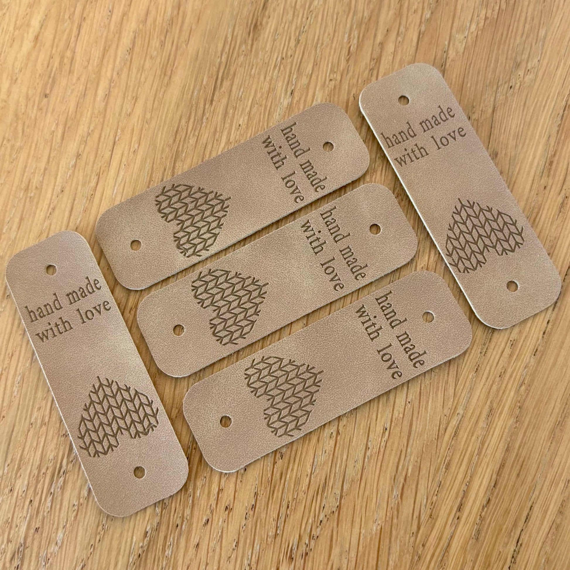 Étiquette de finition en simili cuir